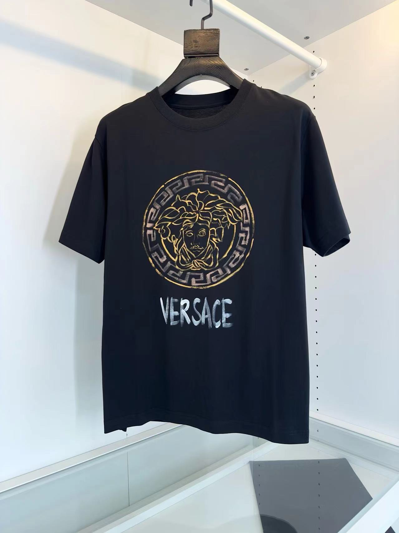 詳細な写真と価格については私に連絡してください。