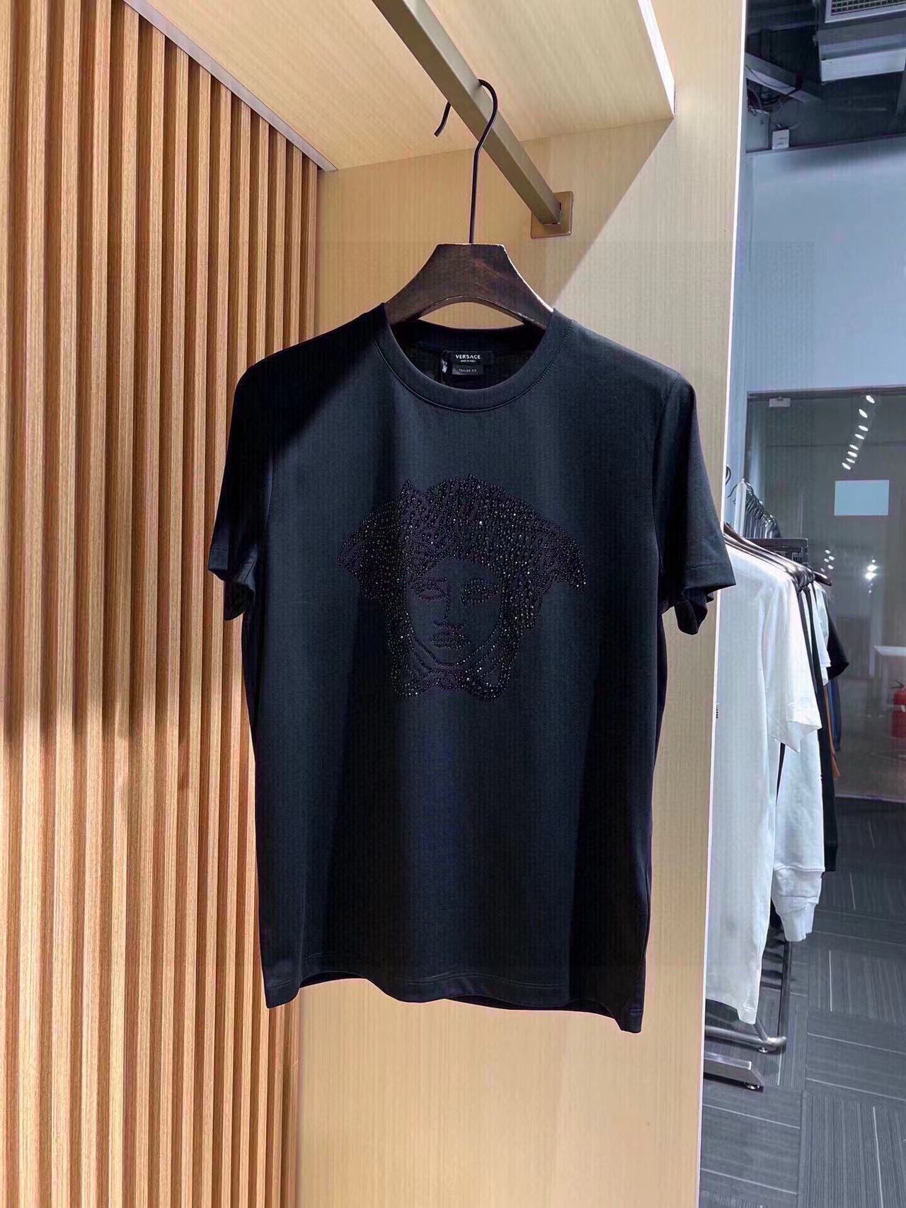 詳細な写真と価格については私に連絡してください。