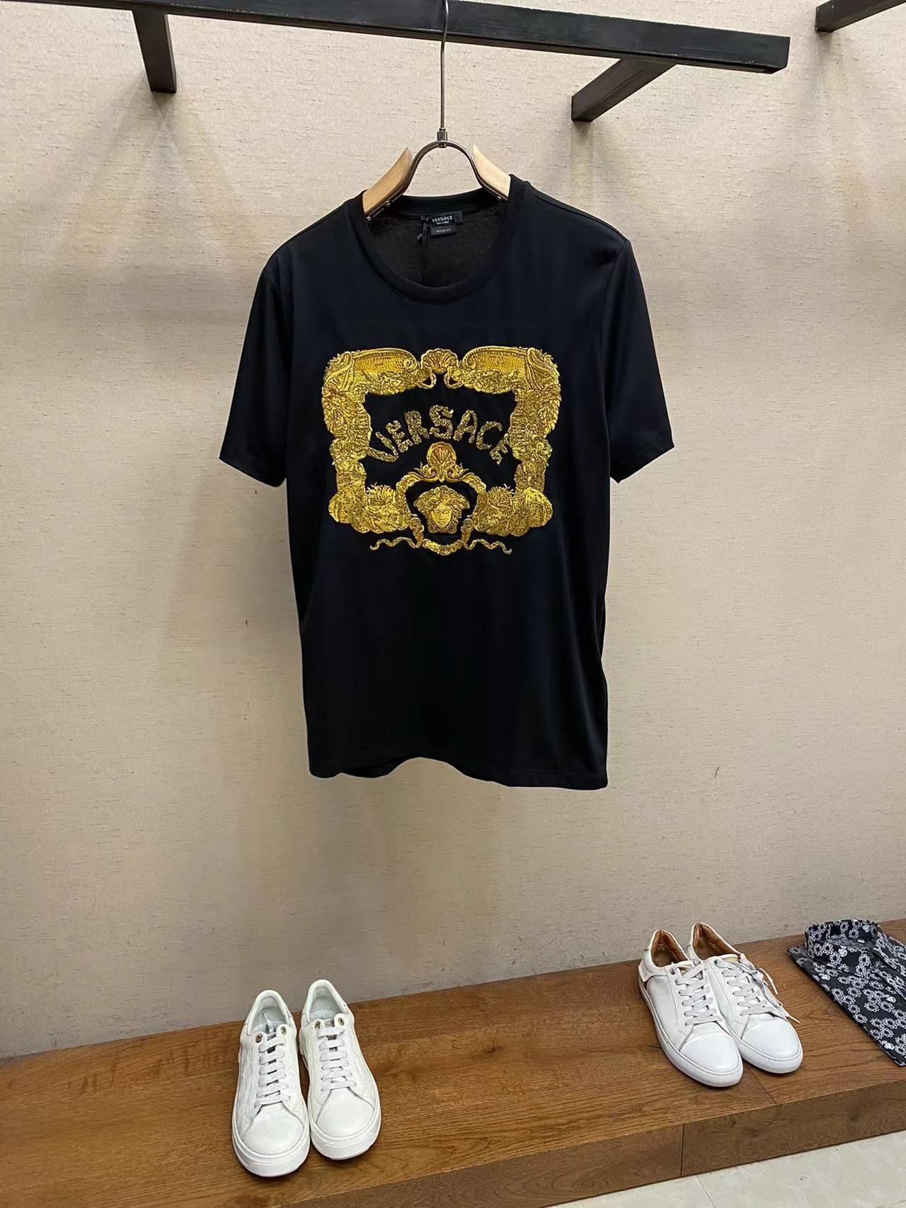 詳細な写真と価格については私に連絡してください。