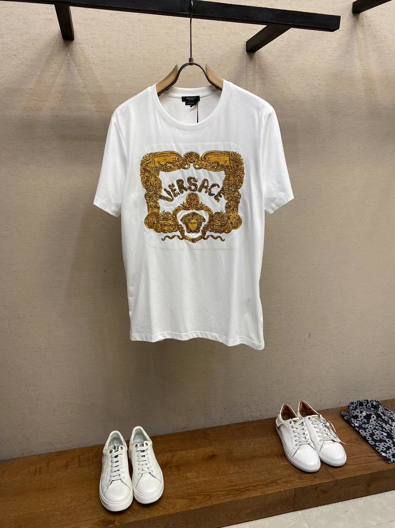 詳細な写真と価格については私に連絡してください。