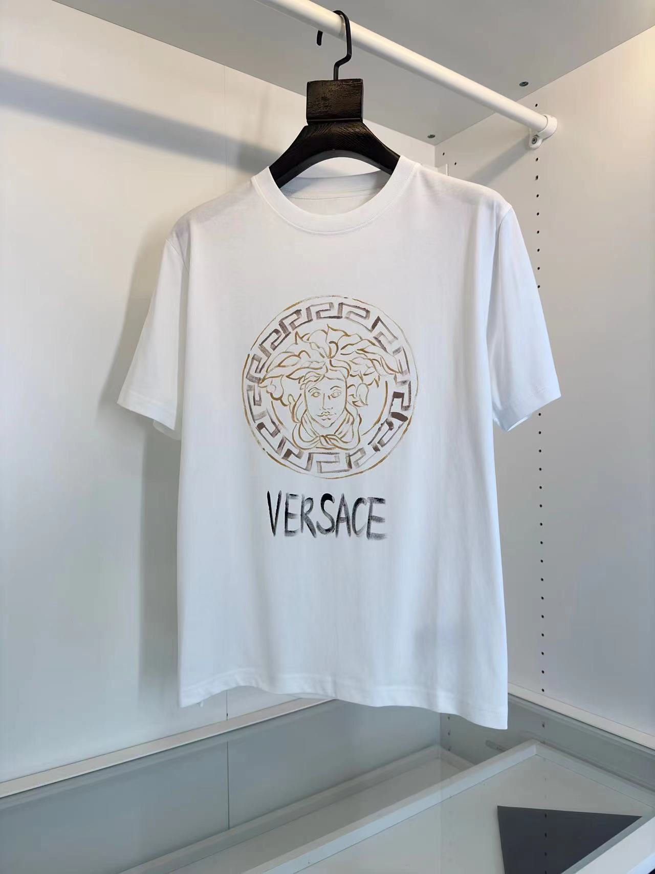 詳細な写真と価格については私に連絡してください。