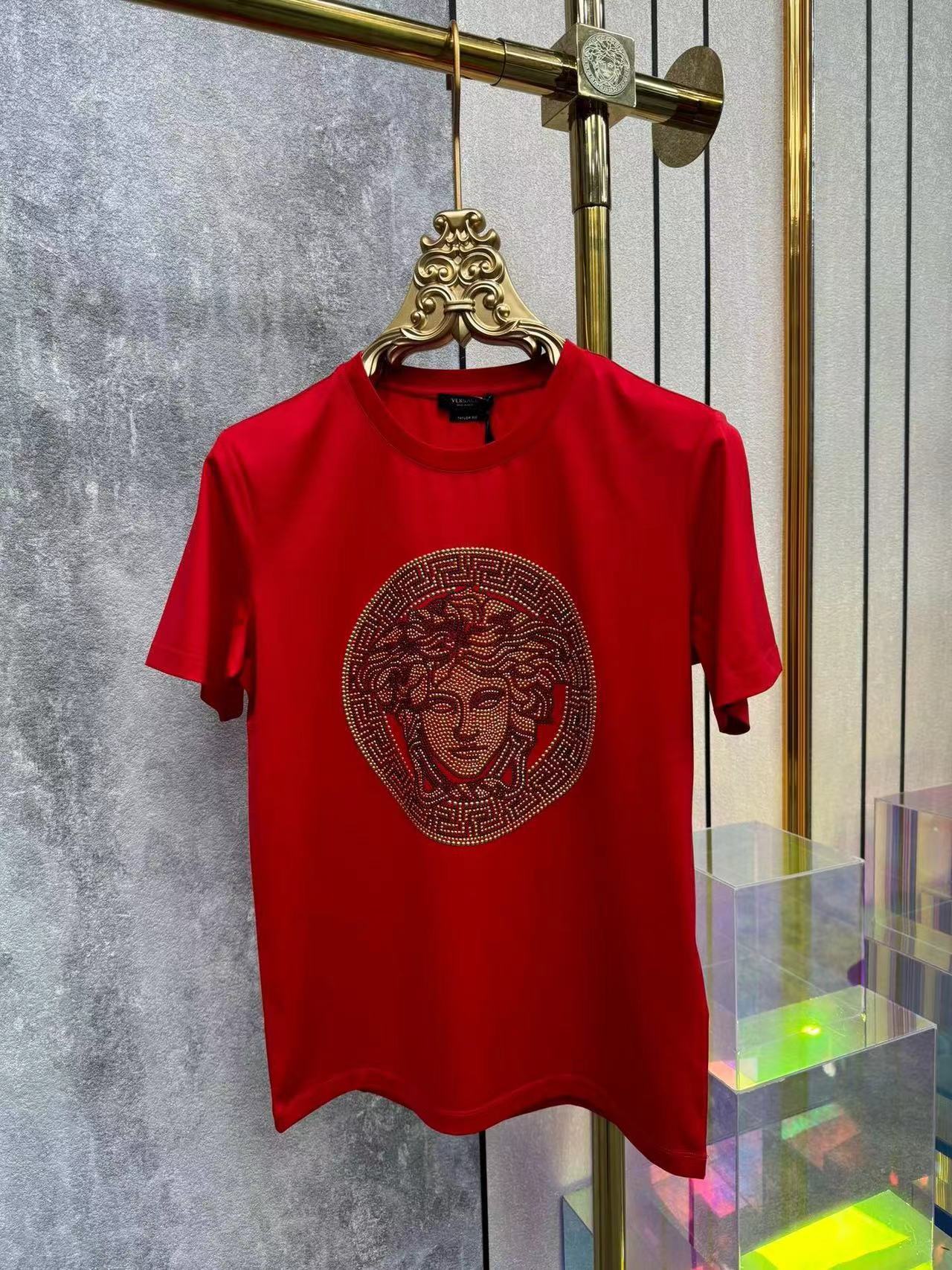 詳細な写真と価格については私に連絡してください。