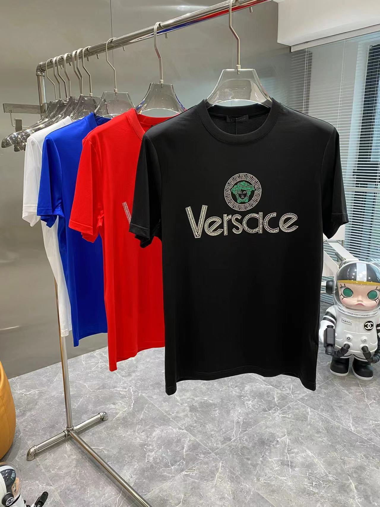 詳細な写真と価格については私に連絡してください。