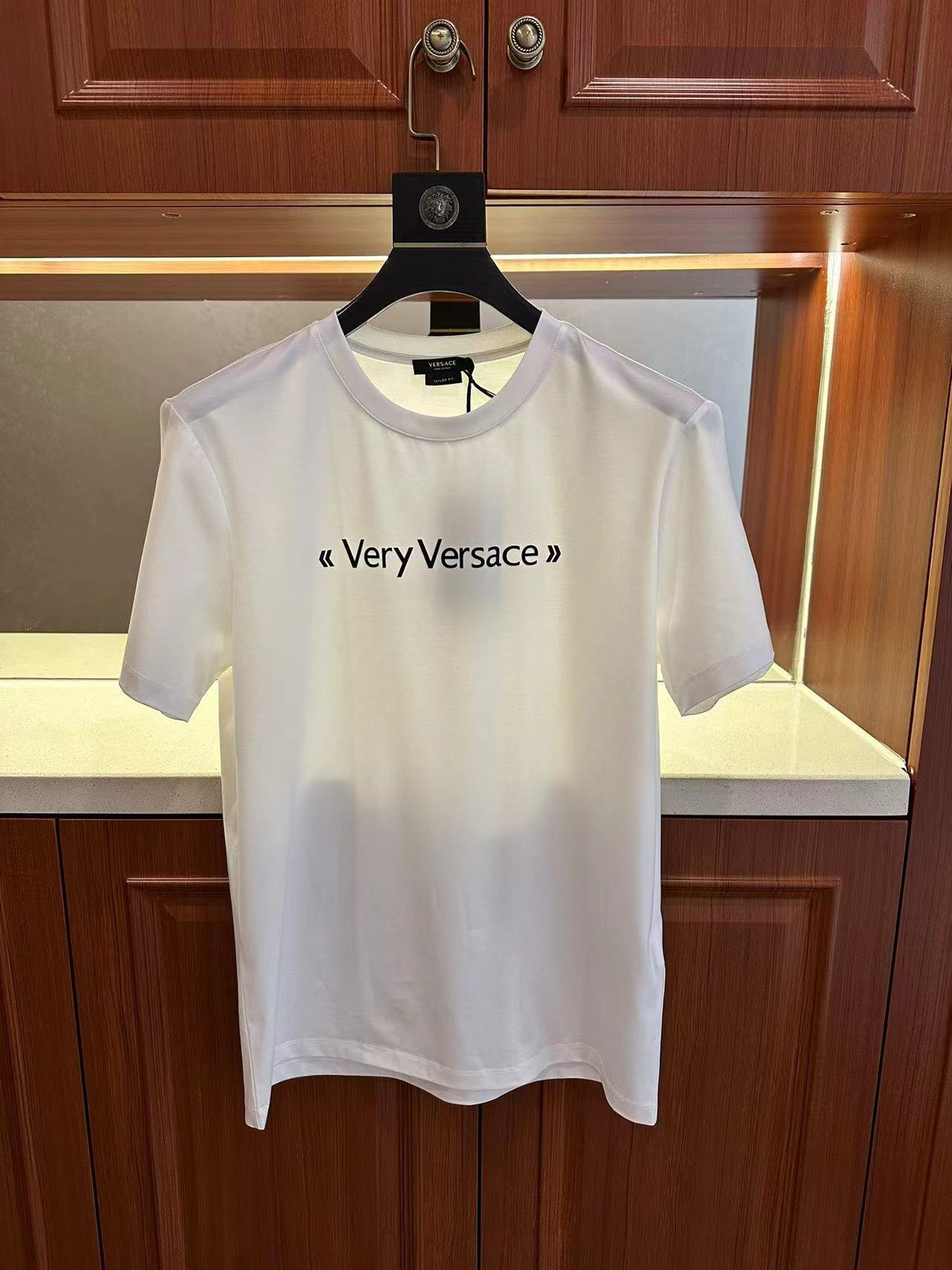 詳細な写真と価格については私に連絡してください。