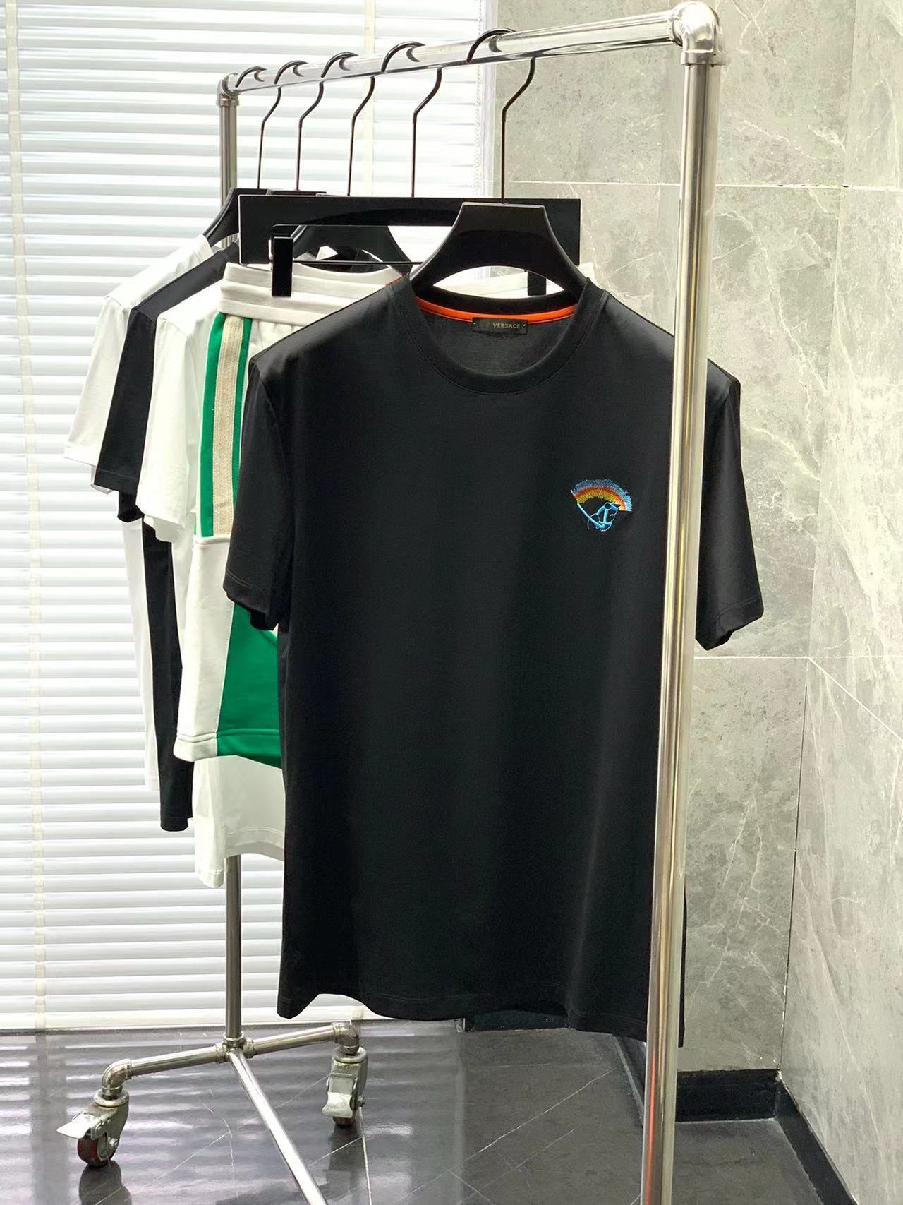 詳細な写真と価格については私に連絡してください。