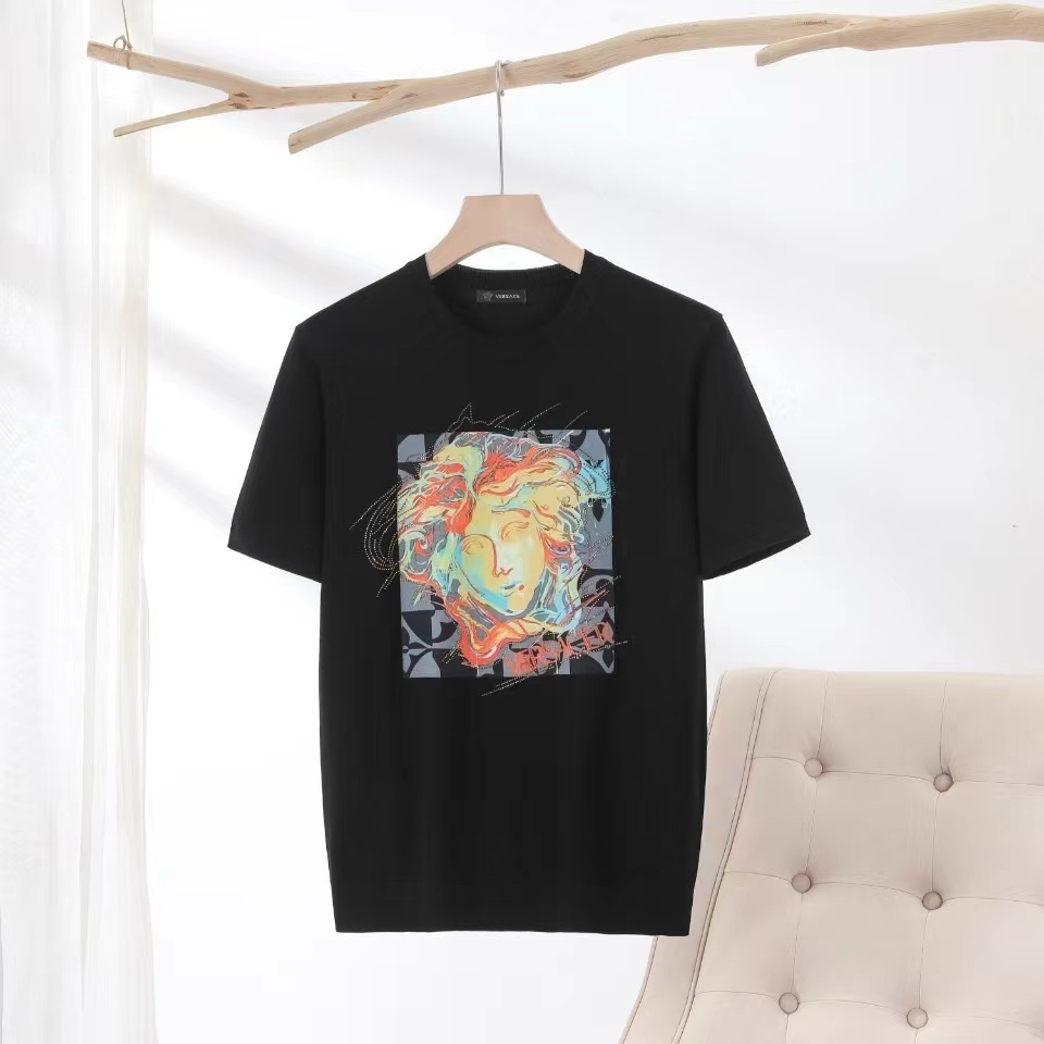 詳細な写真と価格については私に連絡してください。