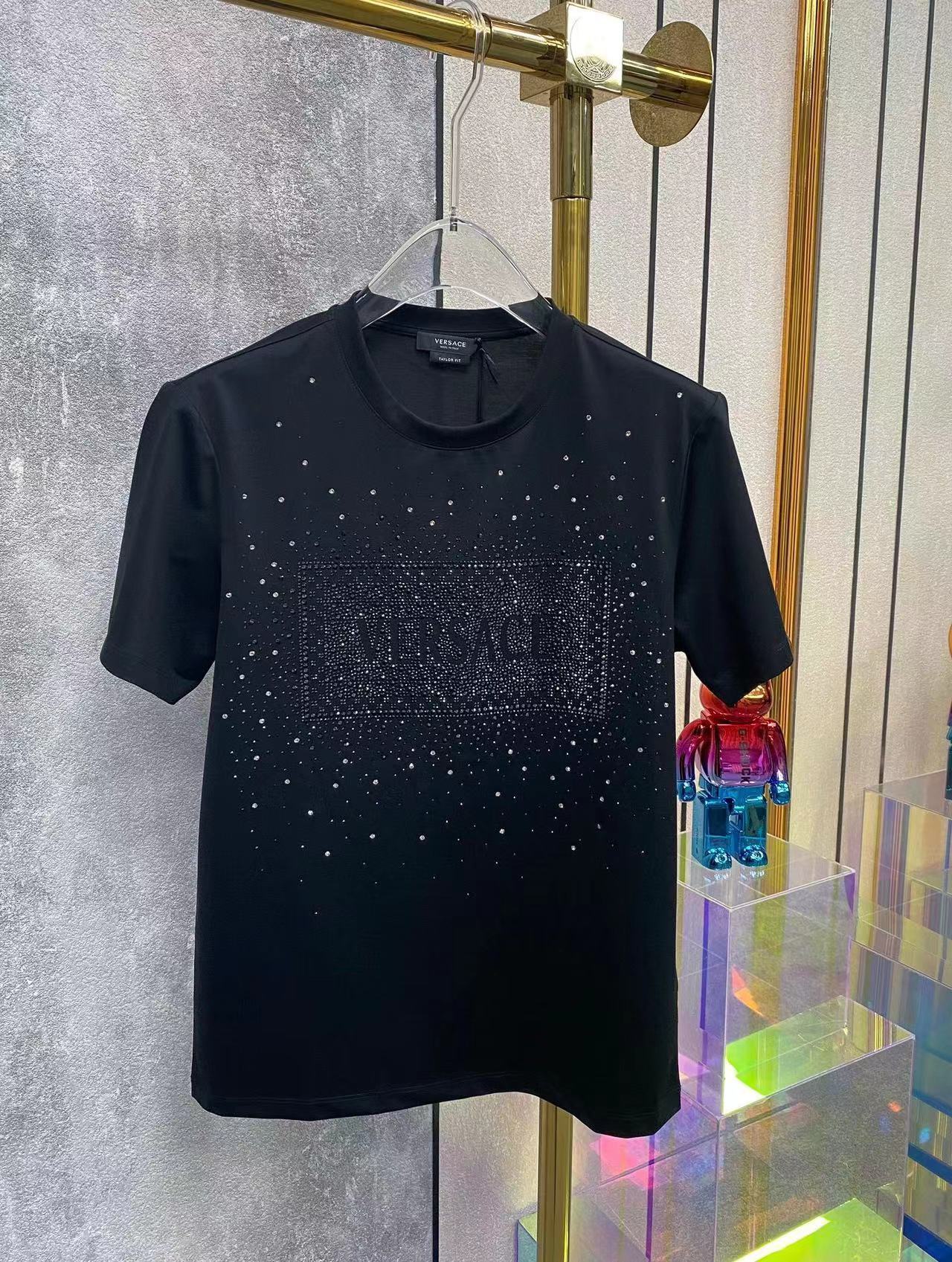 詳細な写真と価格については私に連絡してください。