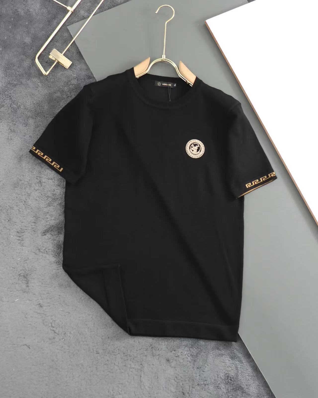 詳細な写真と価格については私に連絡してください。