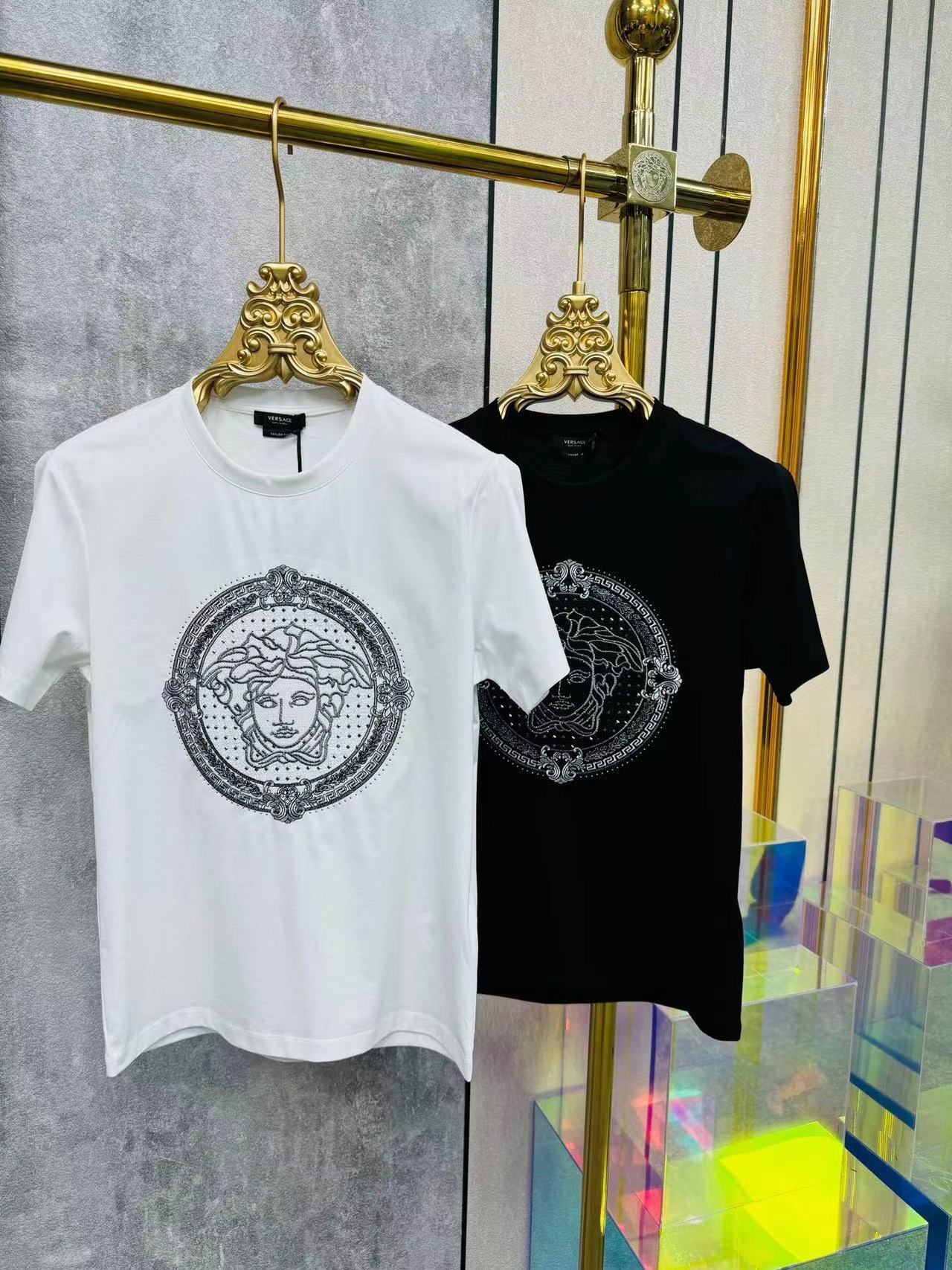 詳細な写真と価格については私に連絡してください。