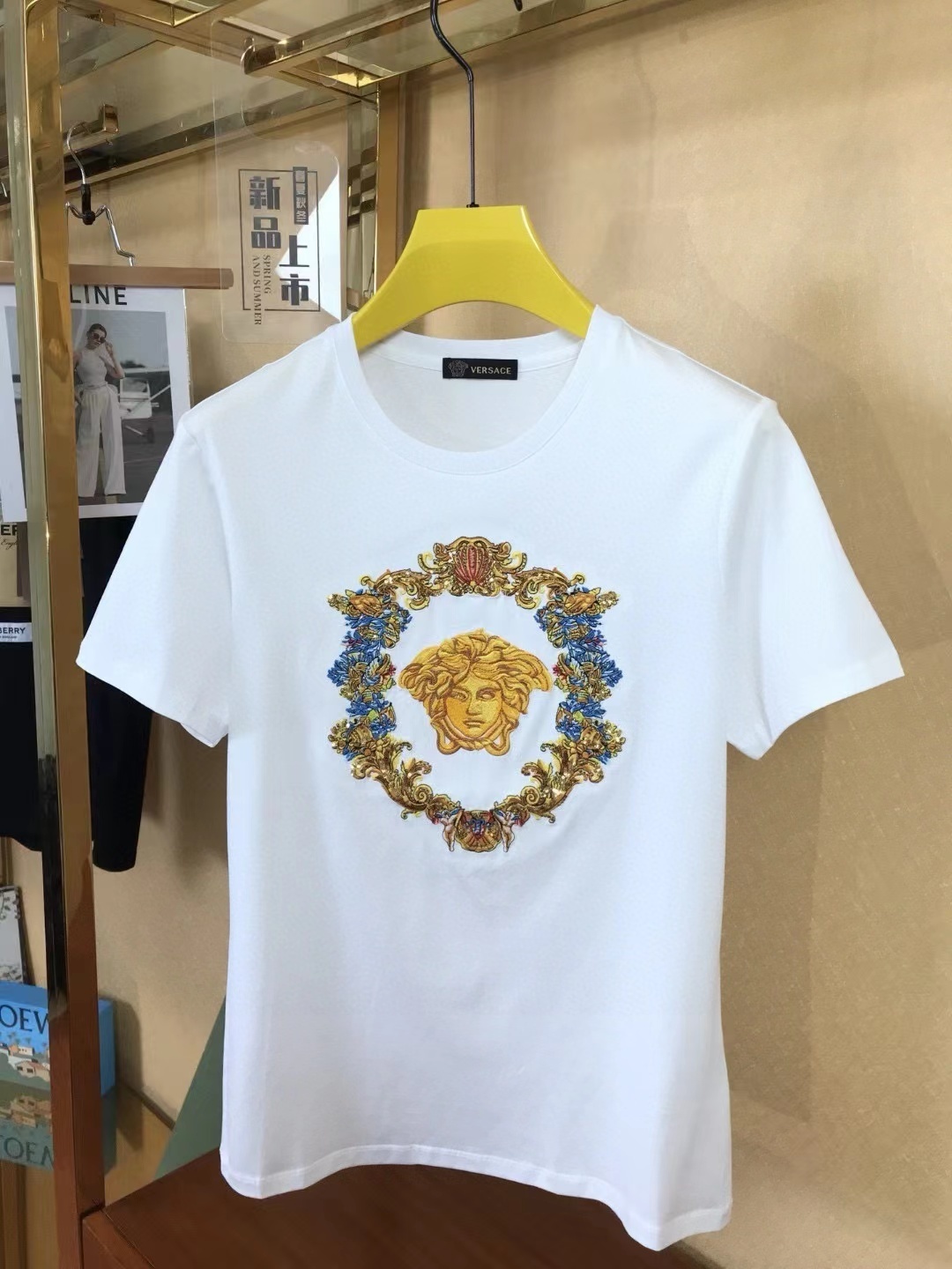 詳細な写真と価格については私に連絡してください。