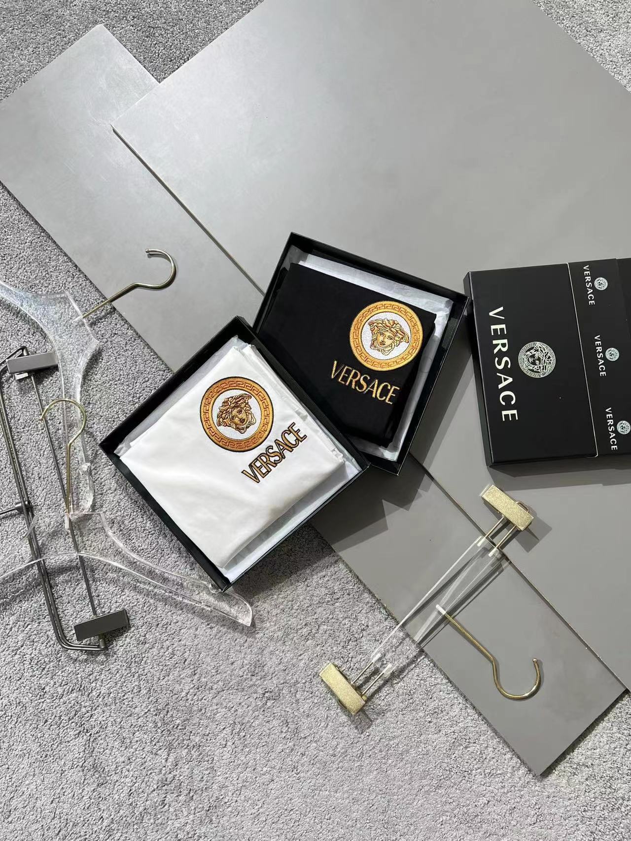 詳細な写真と価格については私に連絡してください。