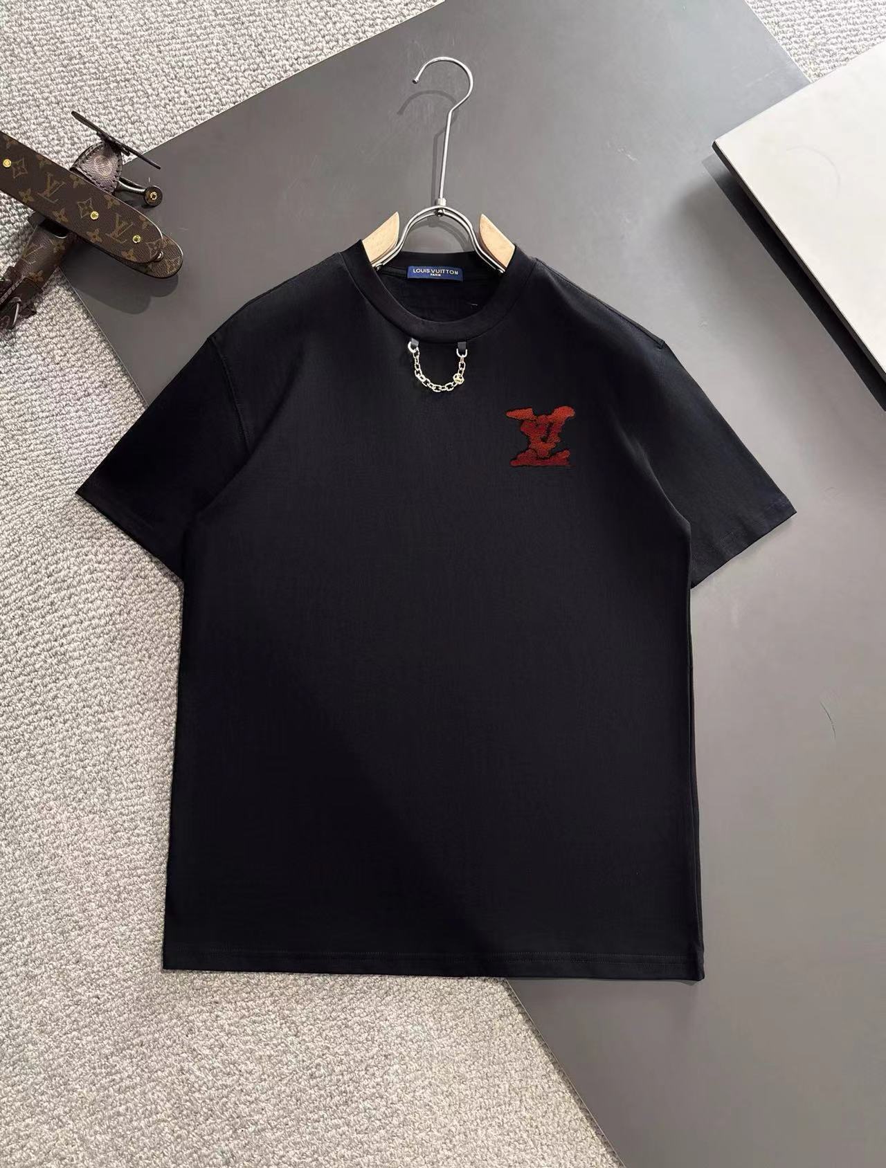 詳細な写真と価格については私に連絡してください。