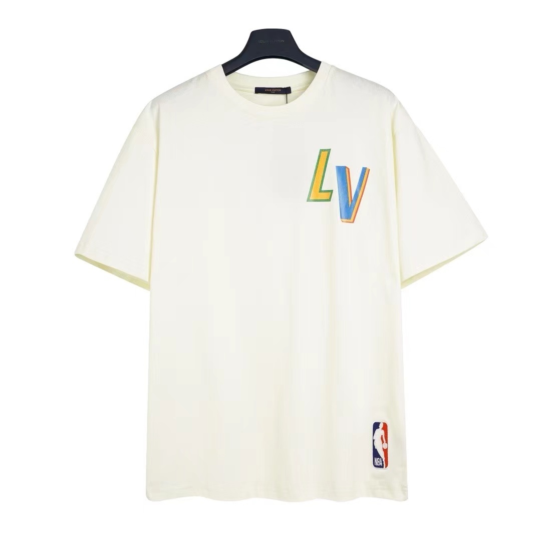 詳細な写真と価格については私に連絡してください。