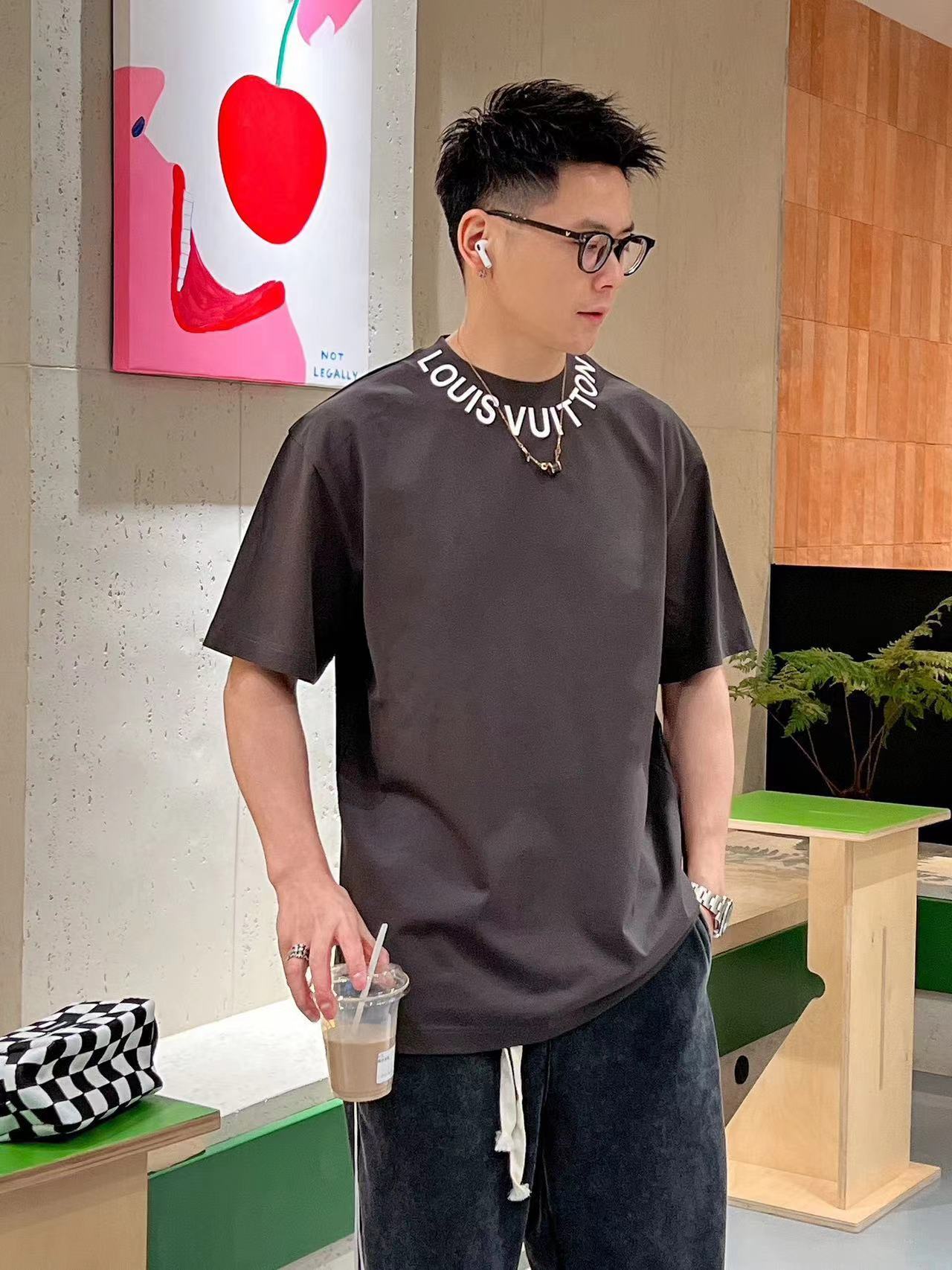 詳細な写真と価格については私に連絡してください。