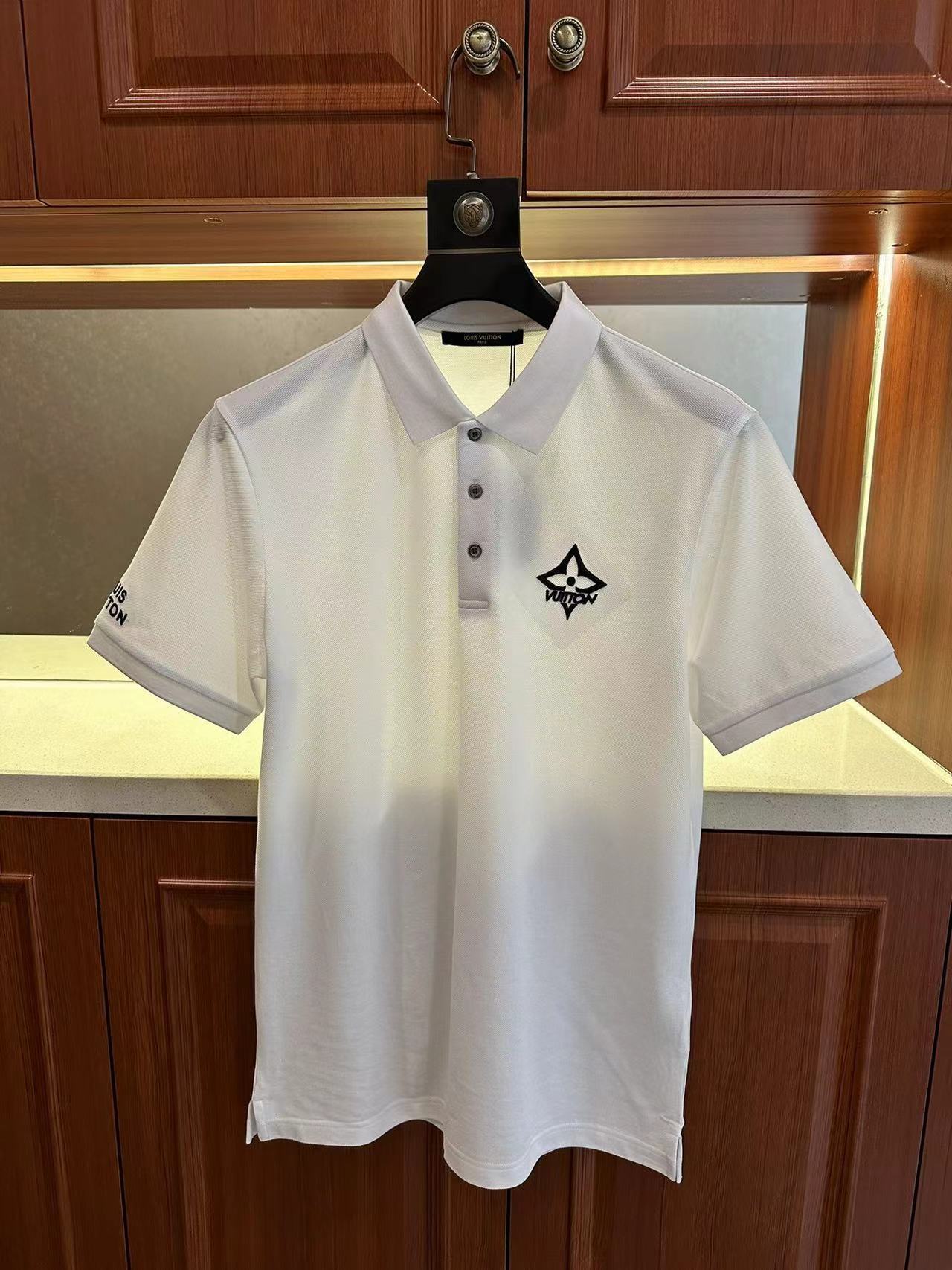 詳細な写真と価格については私に連絡してください。