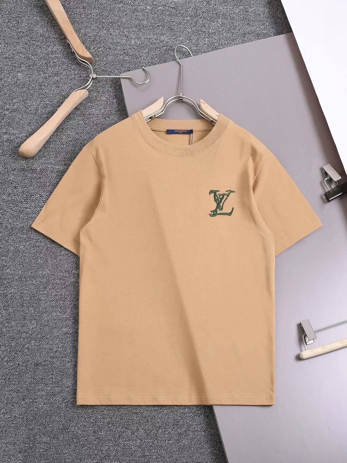 詳細な写真と価格については私に連絡してください。