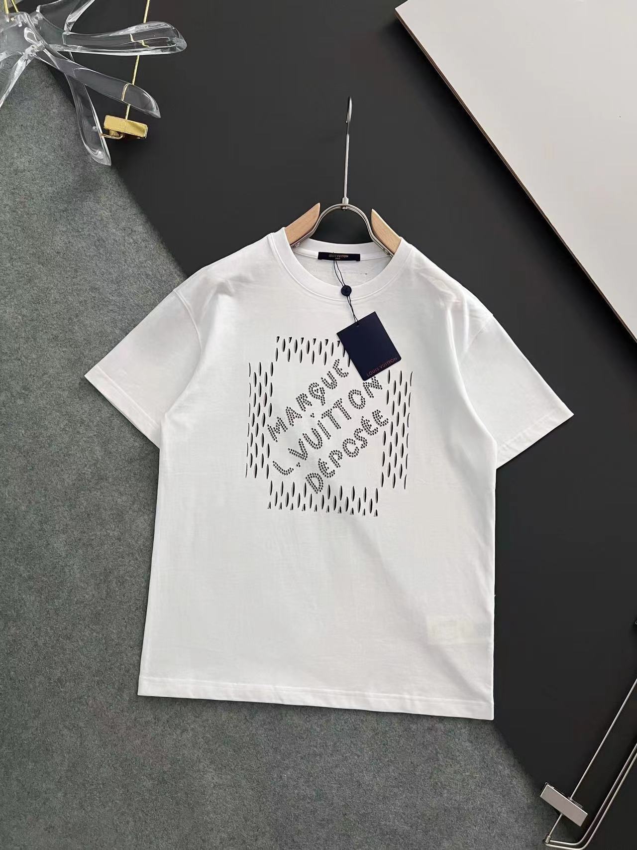 詳細な写真と価格については私に連絡してください。