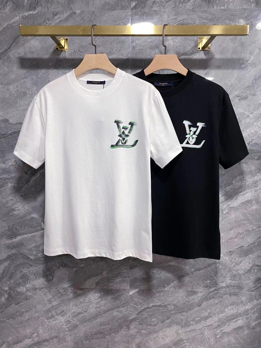 詳細な写真と価格については私に連絡してください。