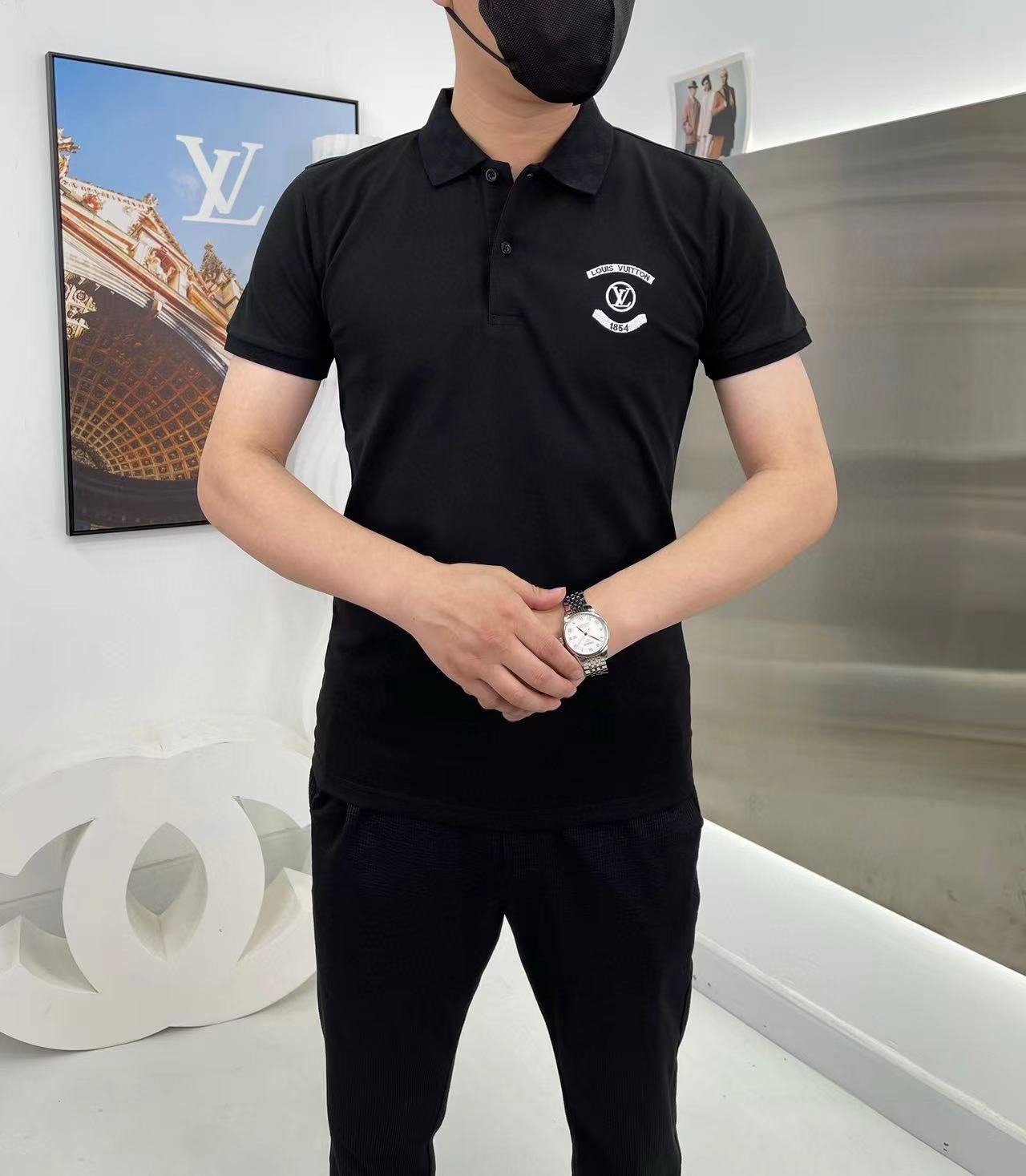 詳細な写真と価格については私に連絡してください。