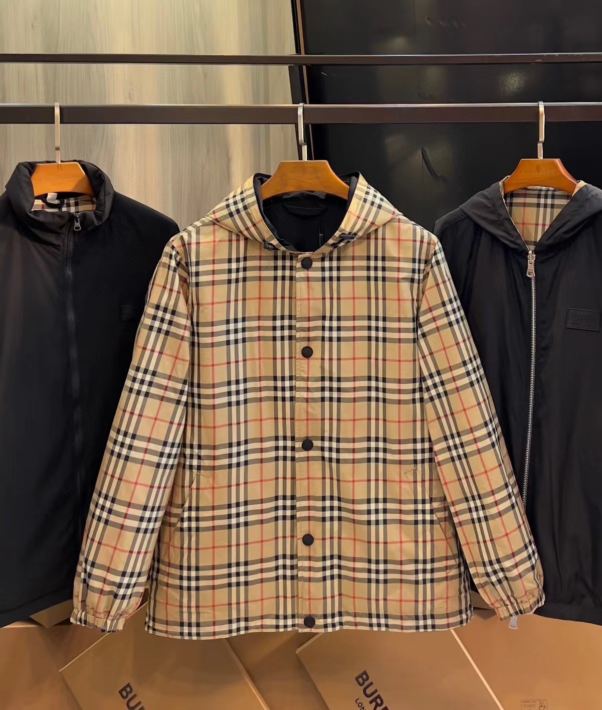 詳細な写真と価格については私に連絡してください