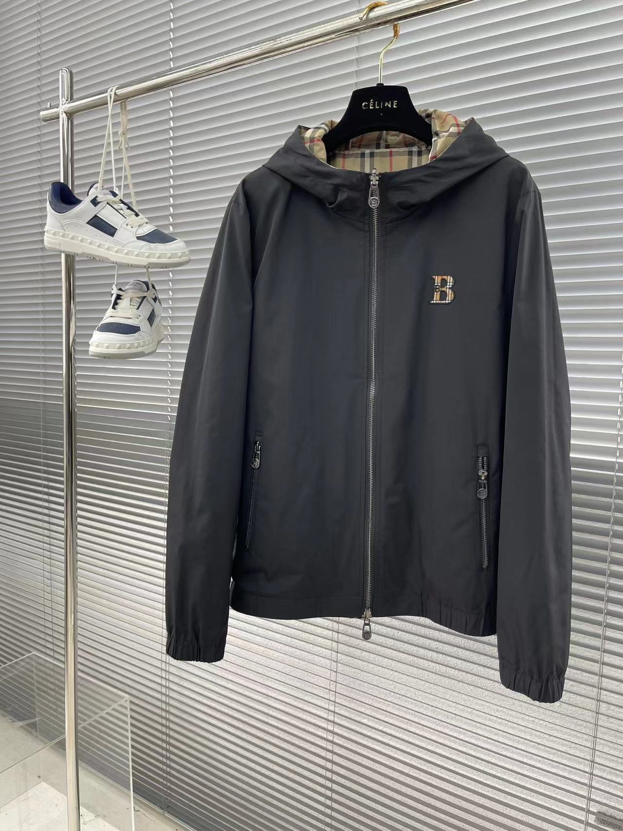 詳細な写真と価格については私に連絡してください