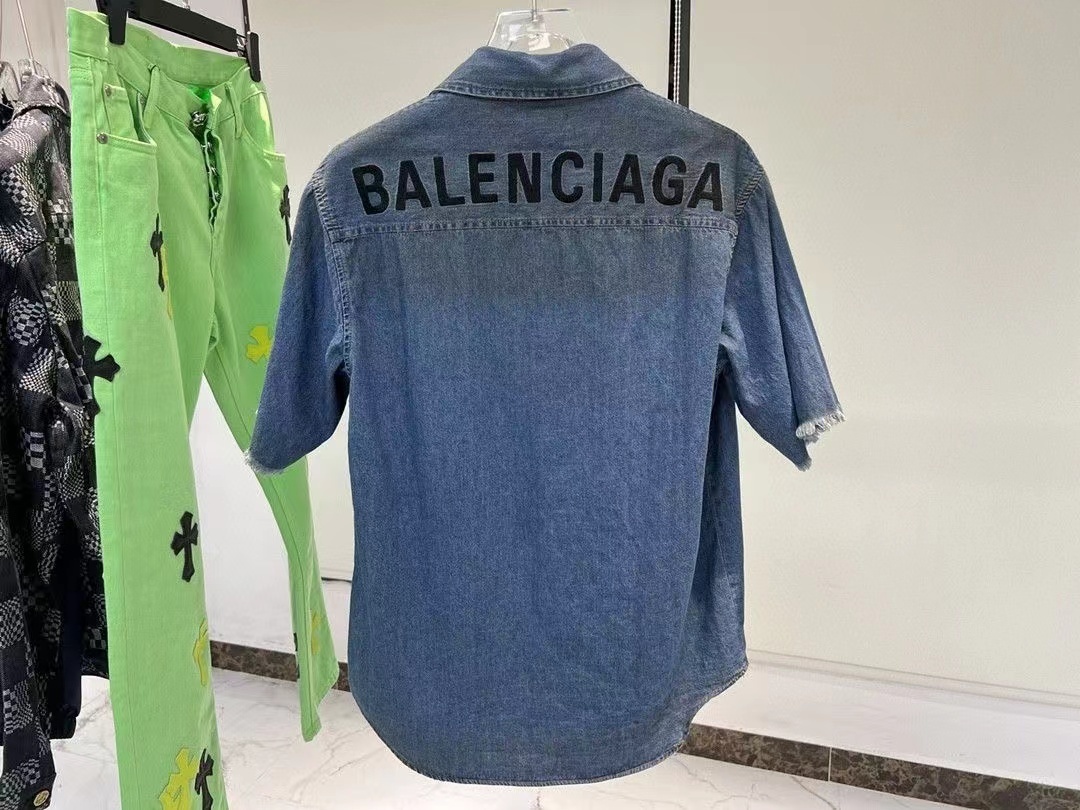 詳細な写真と価格については私に連絡してください。