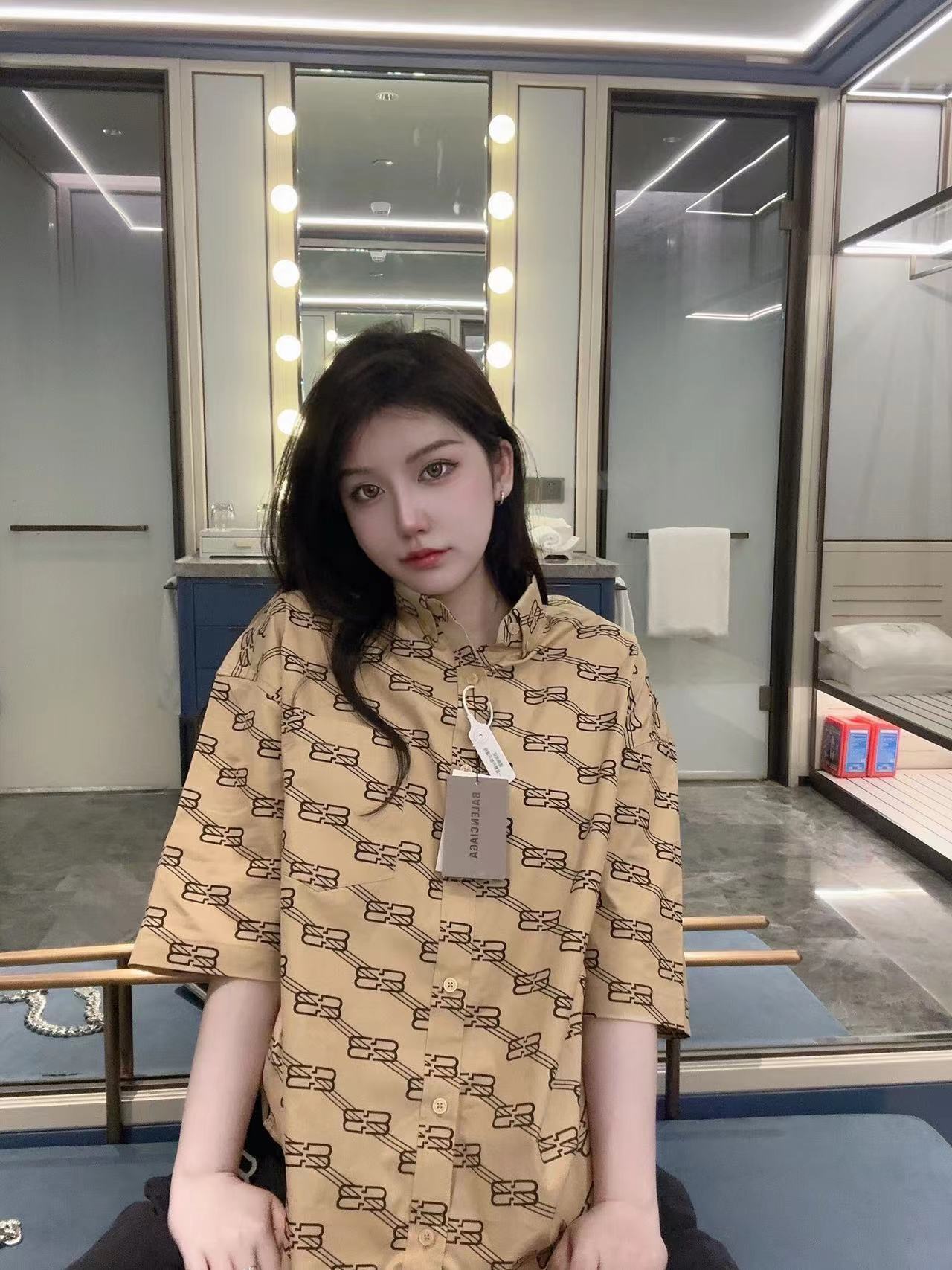 詳細な写真と価格については私に連絡してください。