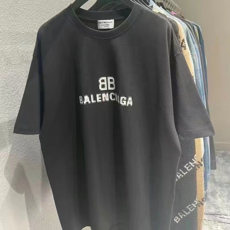 詳細な写真と価格については私に連絡してください。