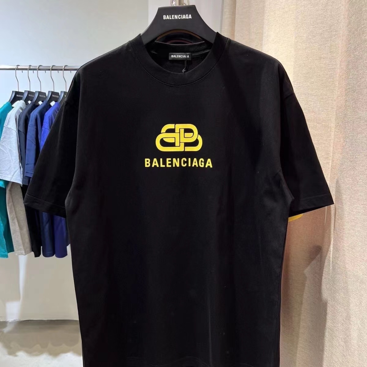 詳細な写真と価格については私に連絡してください。