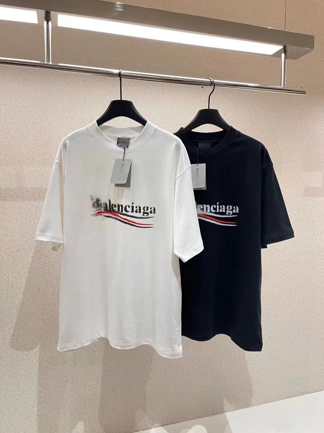 詳細な写真と価格については私に連絡してください。