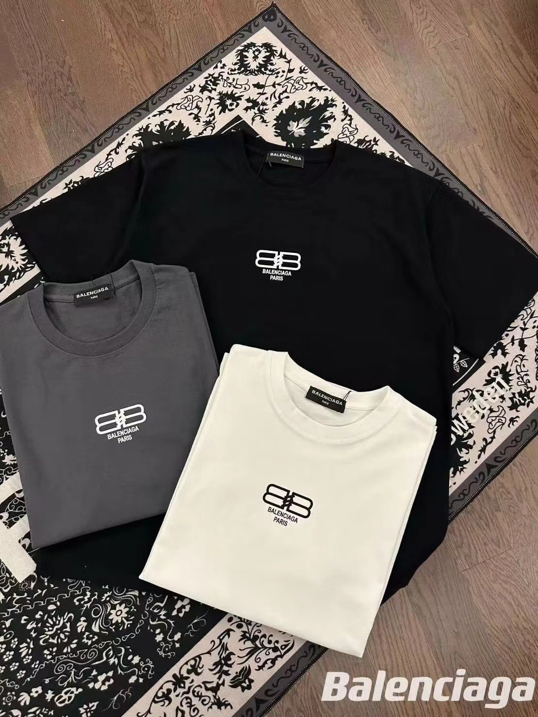 詳細な写真と価格については私に連絡してください。