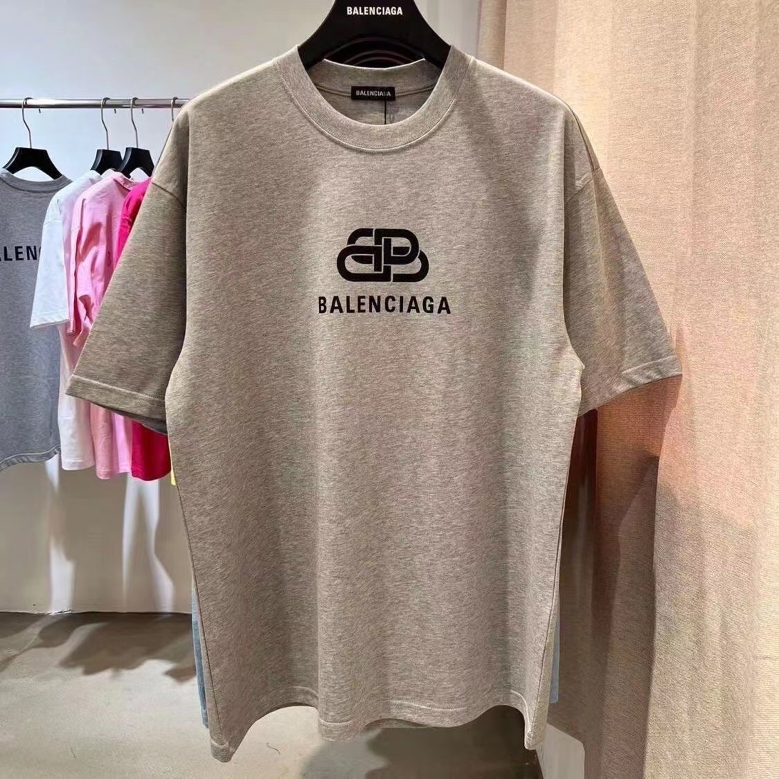 詳細な写真と価格については私に連絡してください。