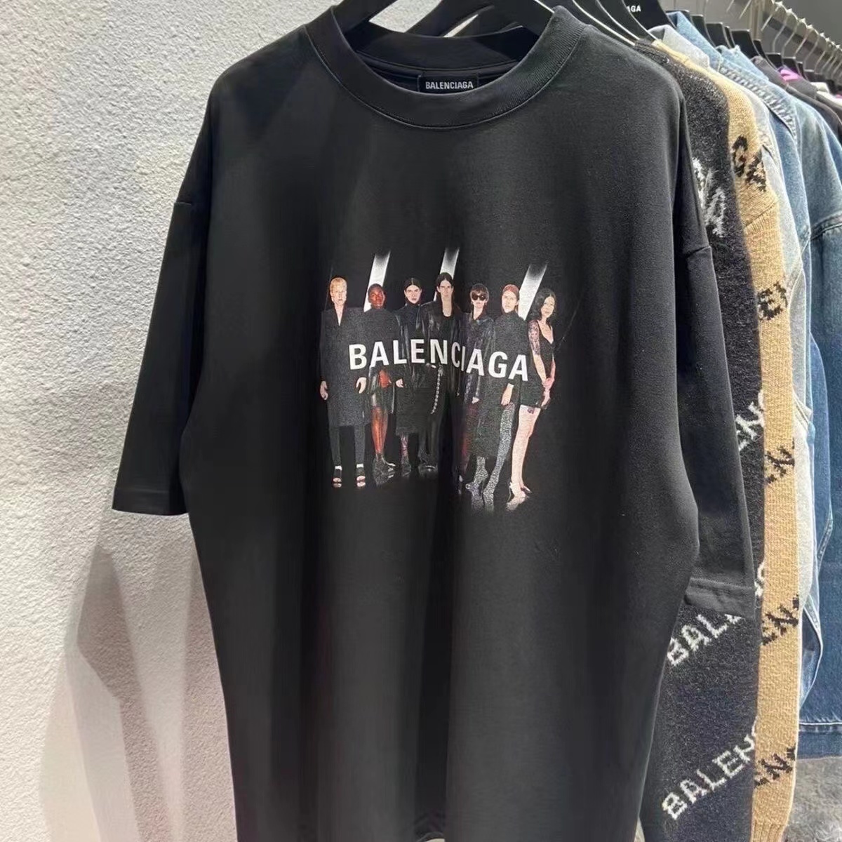 詳細な写真と価格については私に連絡してください。