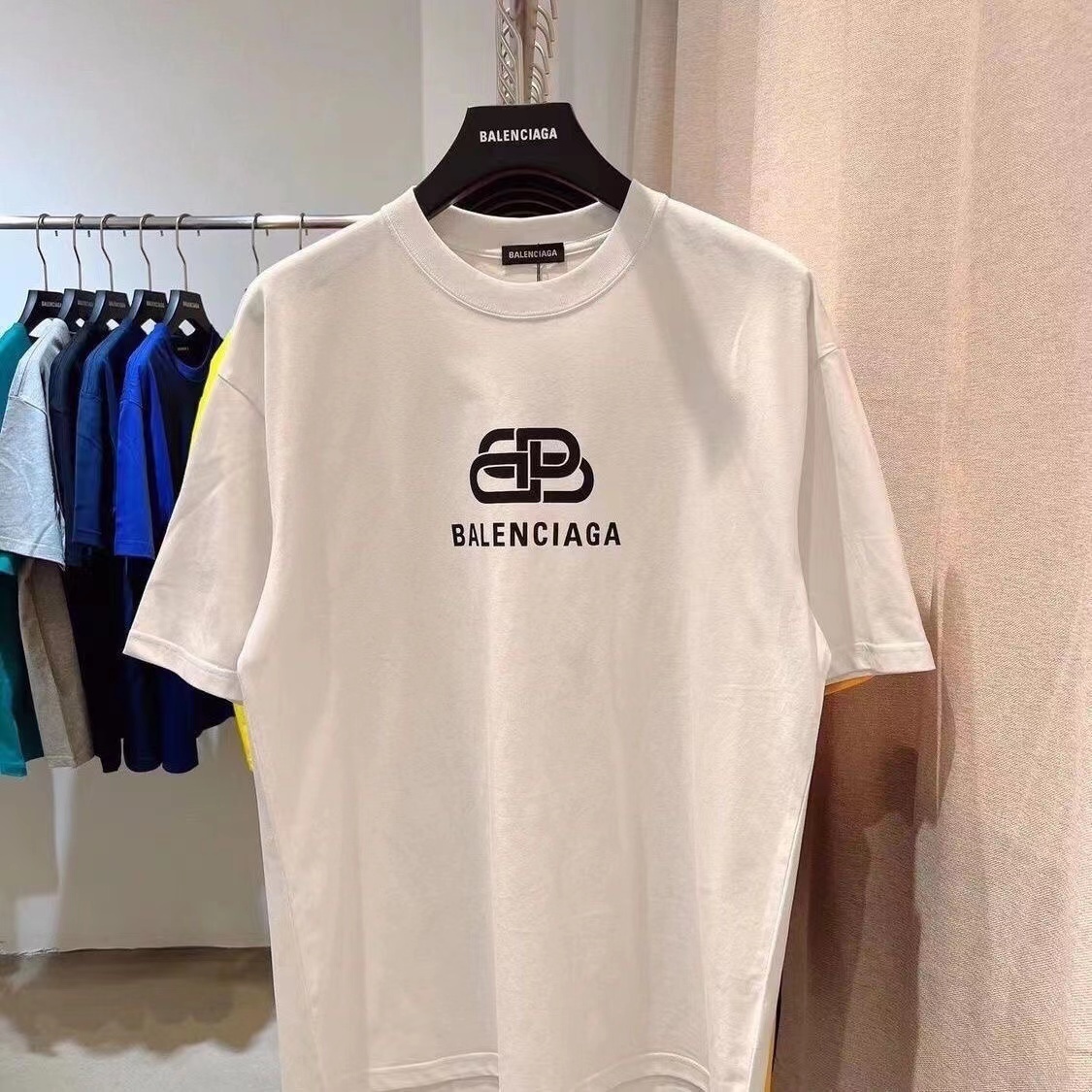 詳細な写真と価格については私に連絡してください。