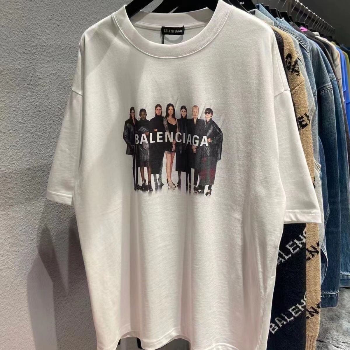 詳細な写真と価格については私に連絡してください。