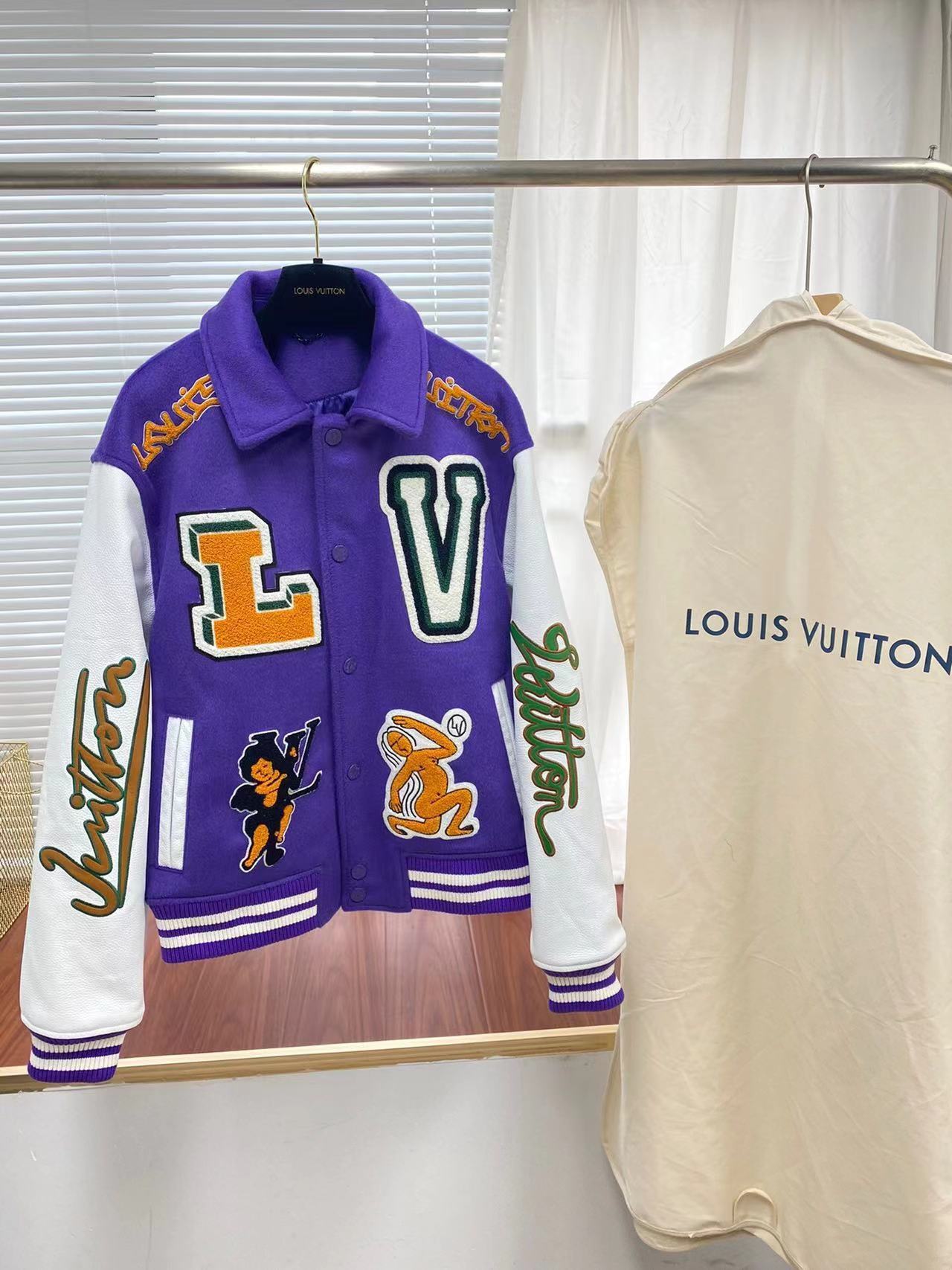 詳細な写真と価格については私に連絡してください。