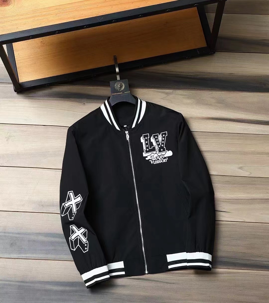 詳細な写真と価格については私に連絡してください。