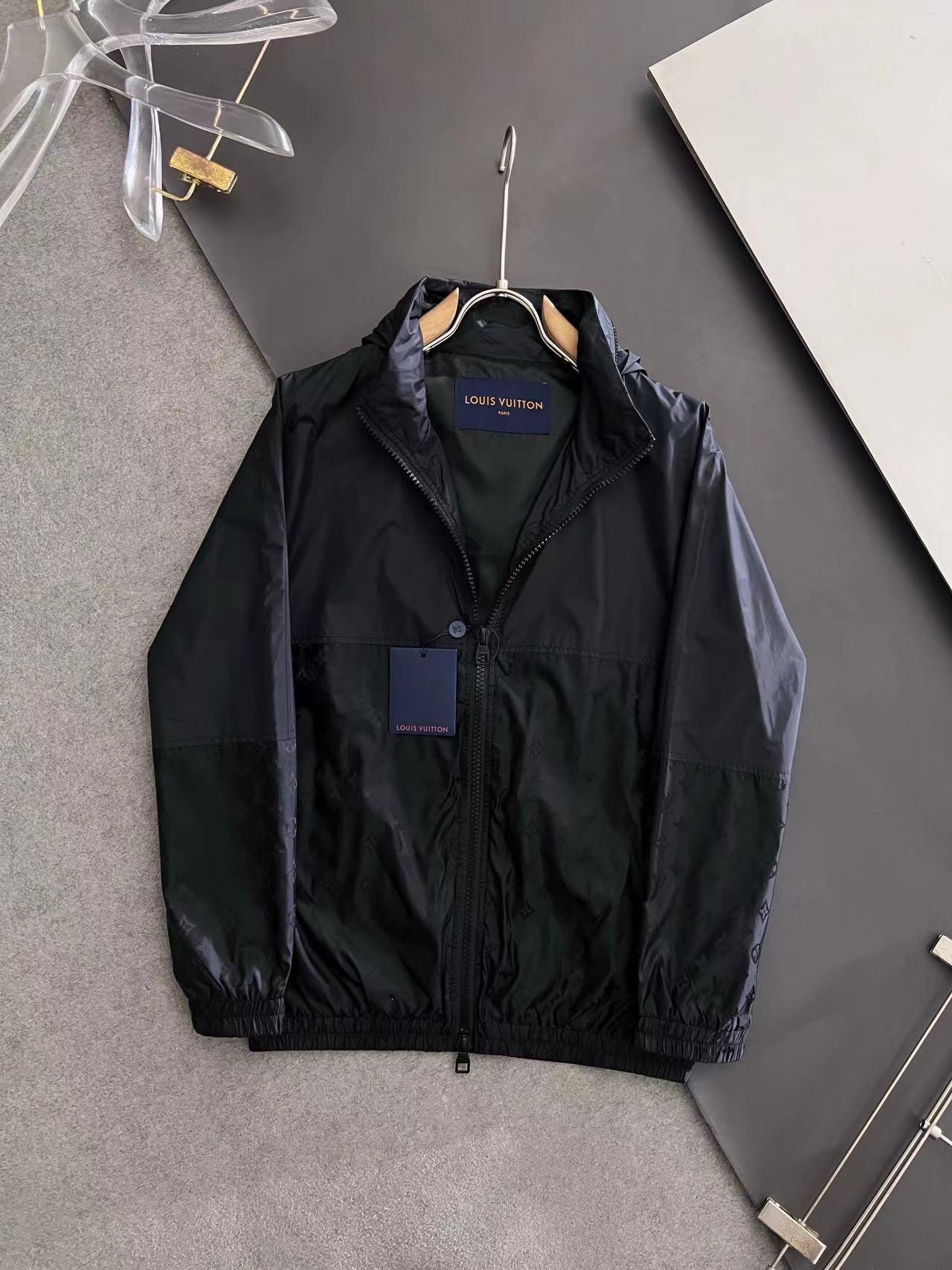 詳細な写真と価格については私に連絡してください。