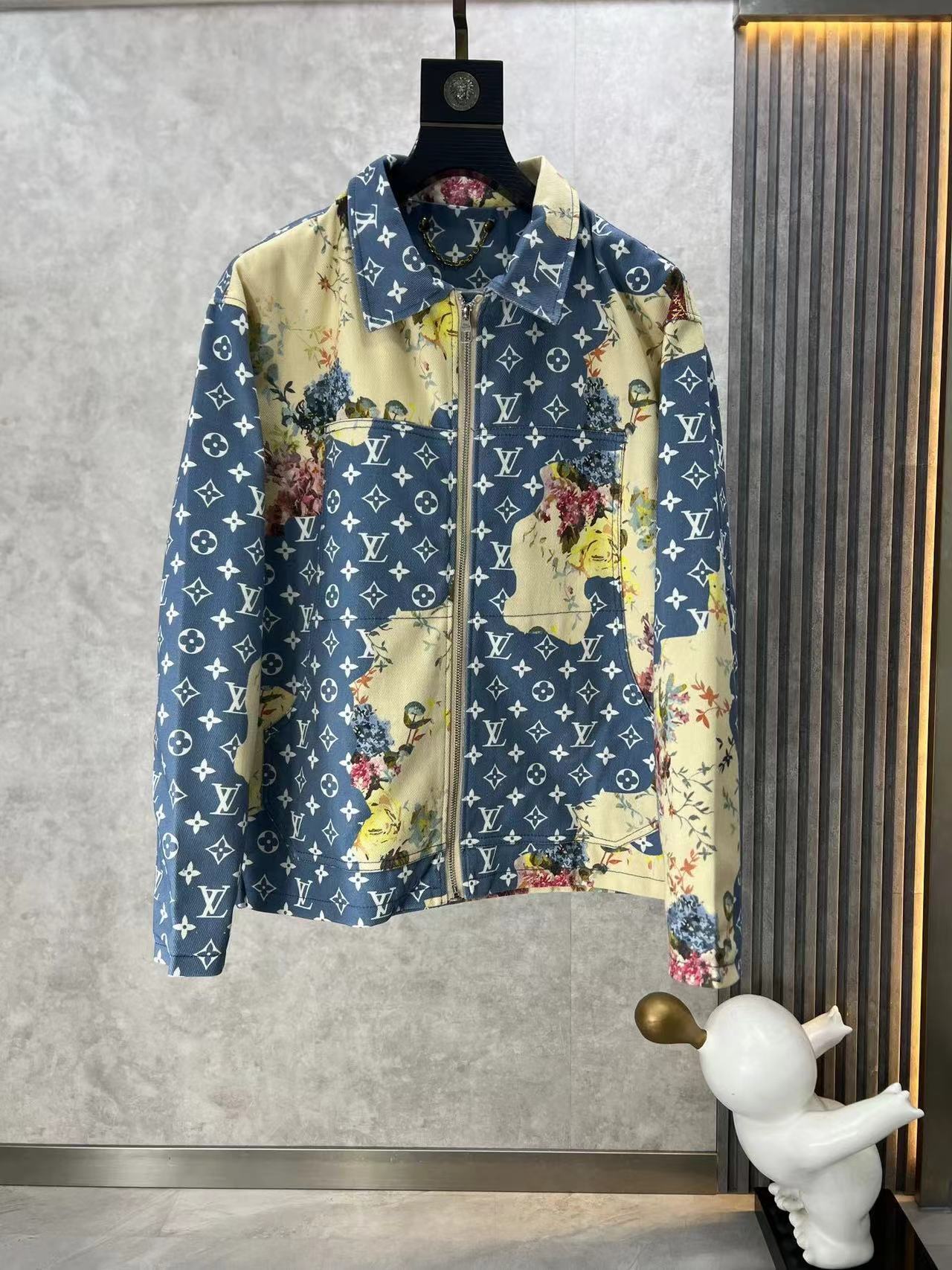 詳細な写真と価格については私に連絡してください。