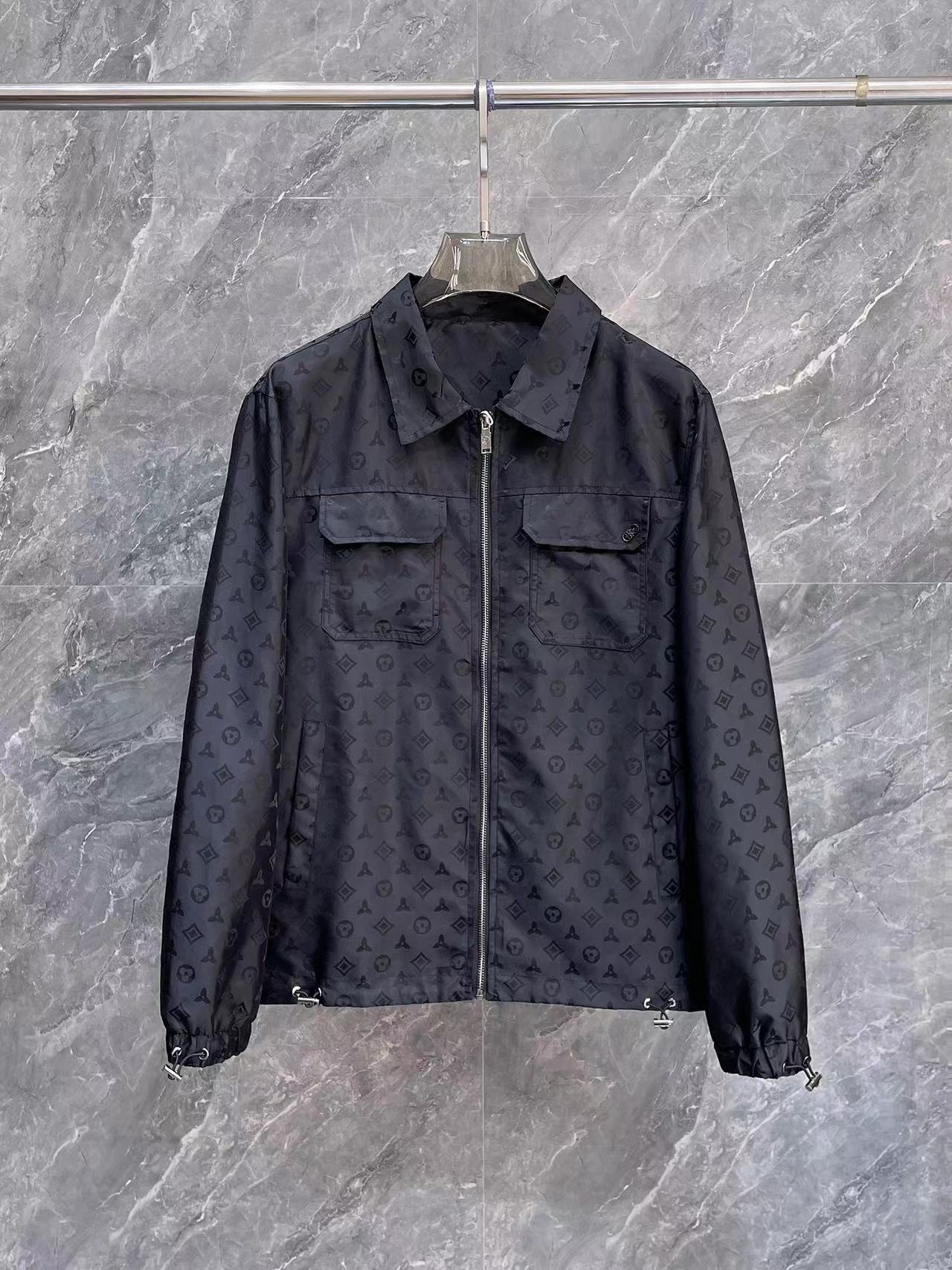 詳細な写真と価格については私に連絡してください。