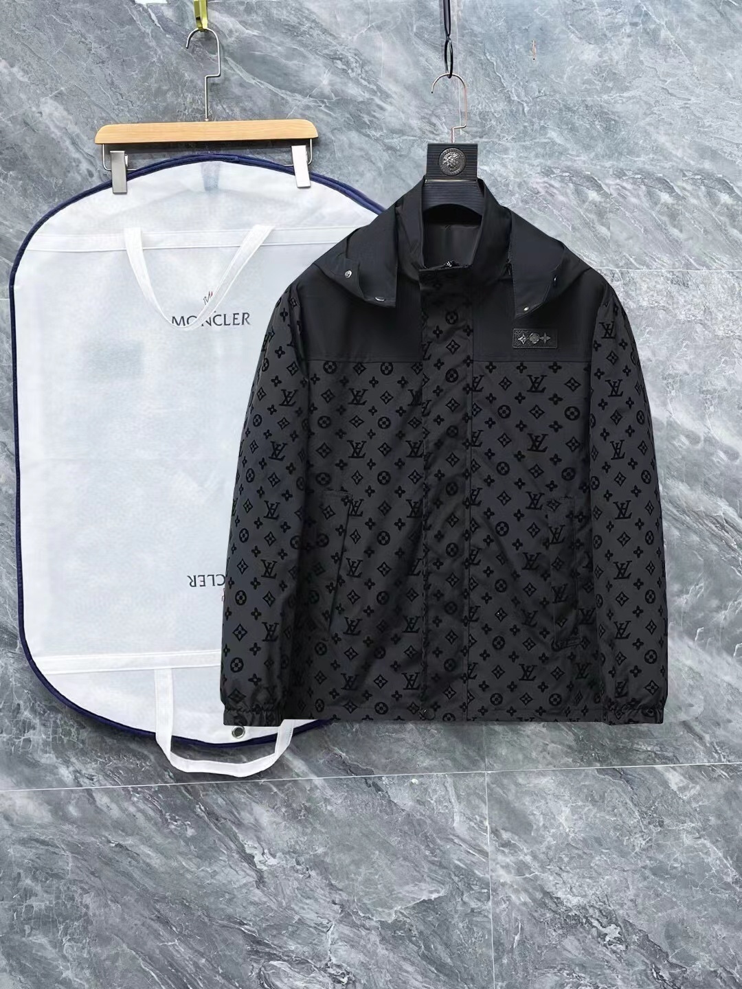 詳細な写真と価格については私に連絡してください。