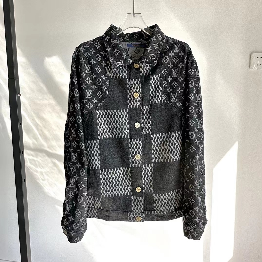 詳細な写真と価格については私に連絡してください。