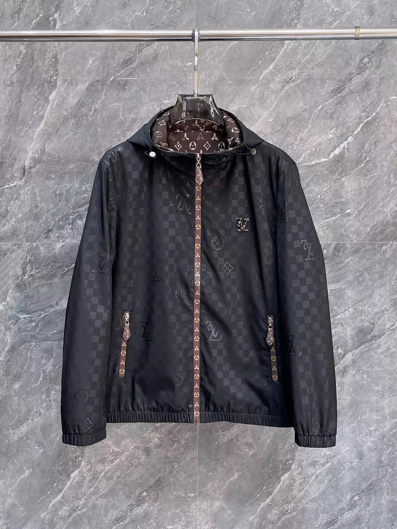 詳細な写真と価格については私に連絡してください。