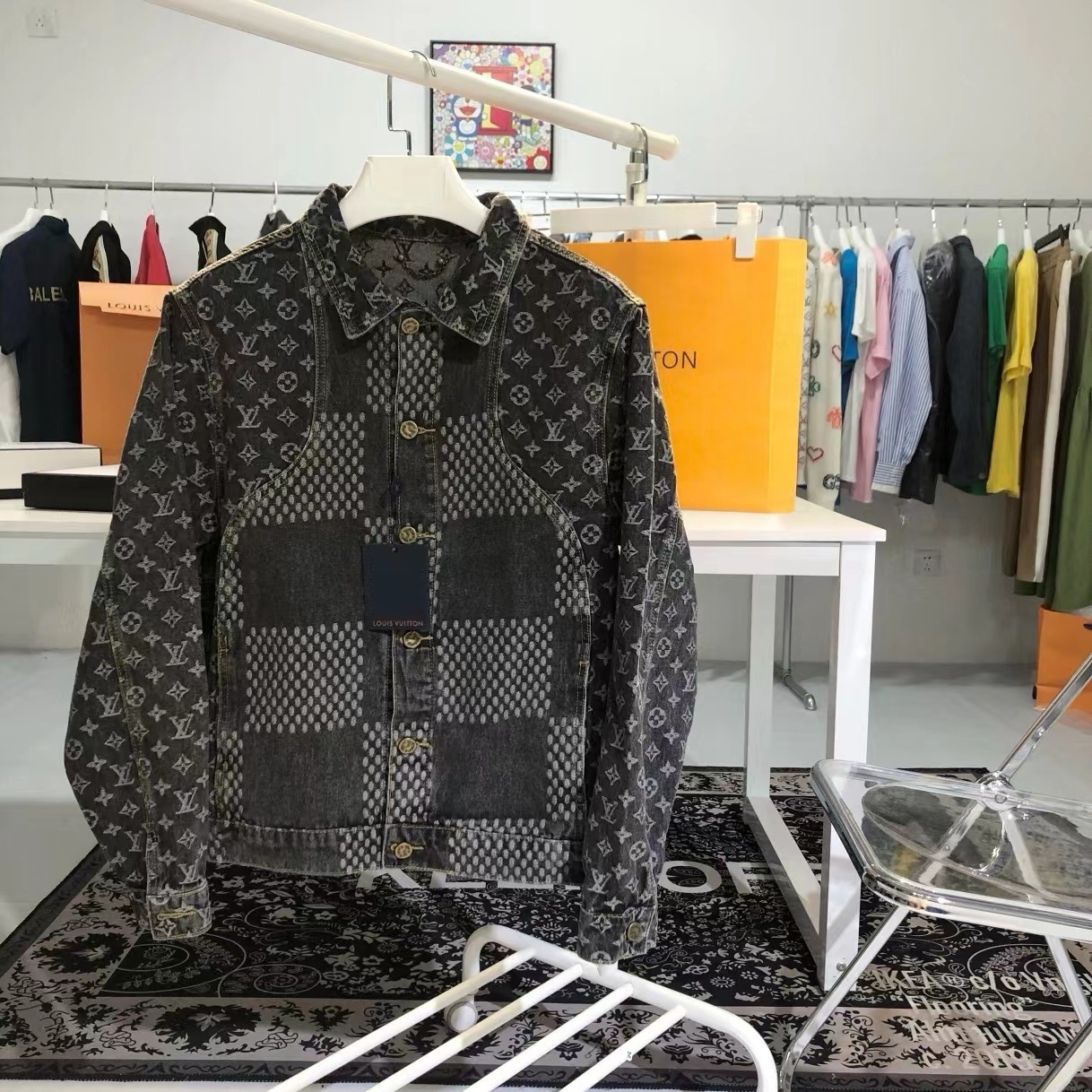 詳細な写真と価格については私に連絡してください。