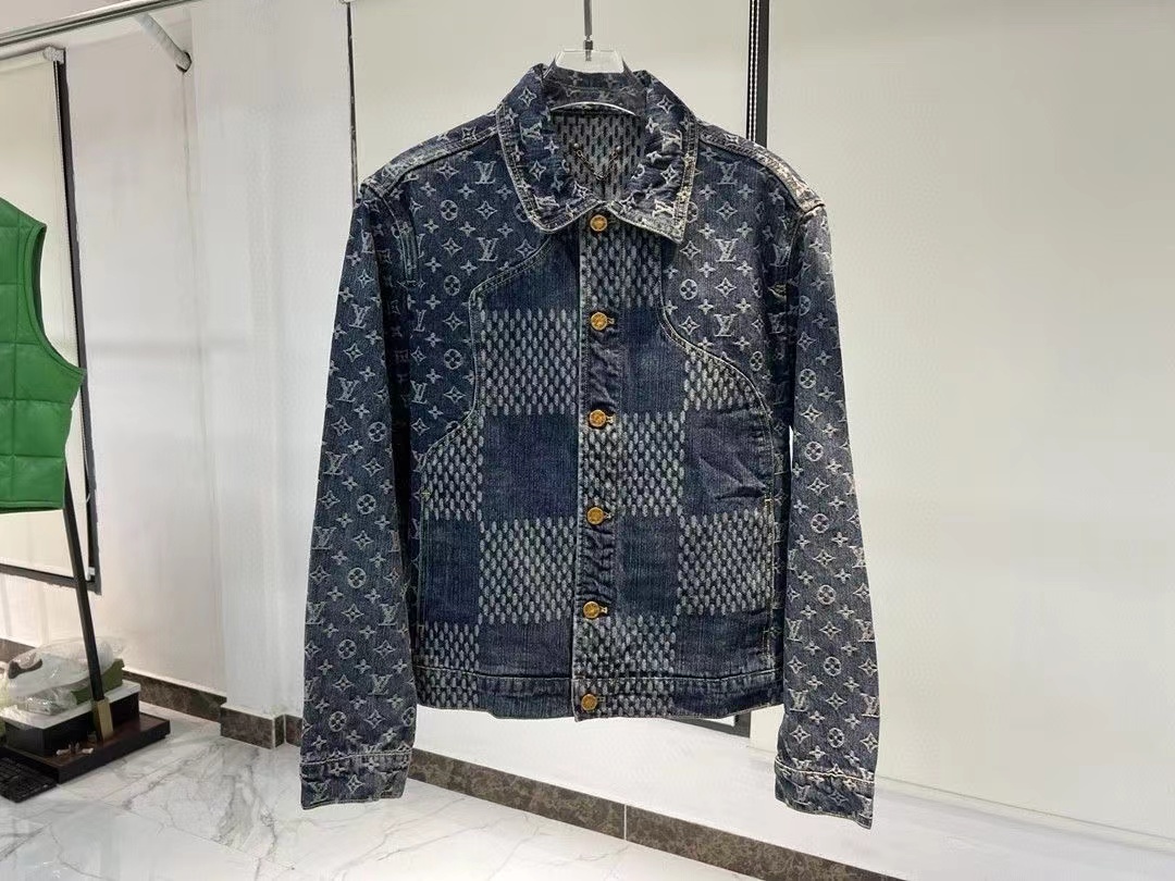 詳細な写真と価格については私に連絡してください。