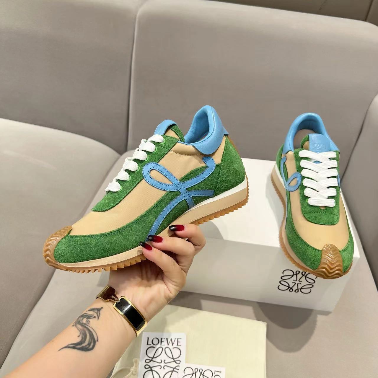 詳細な写真と価格については私に連絡してください