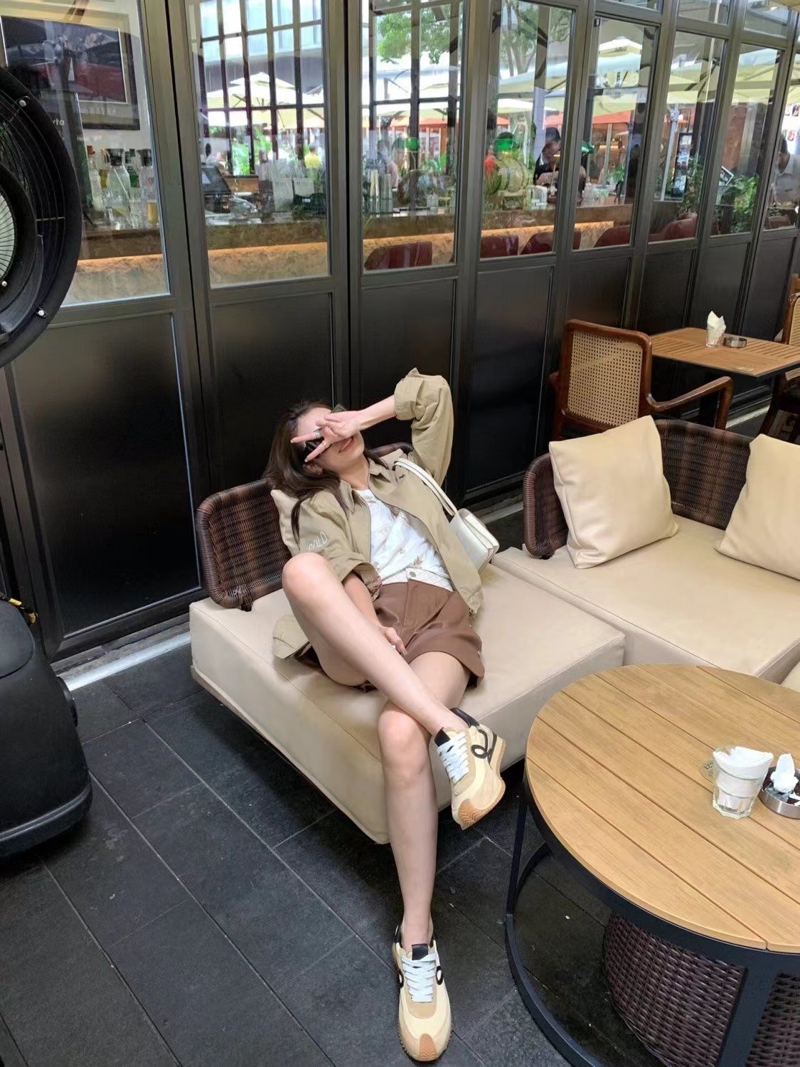 詳細な写真と価格については私に連絡してください