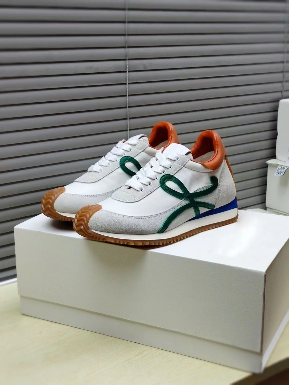 詳細な写真と価格については私に連絡してください