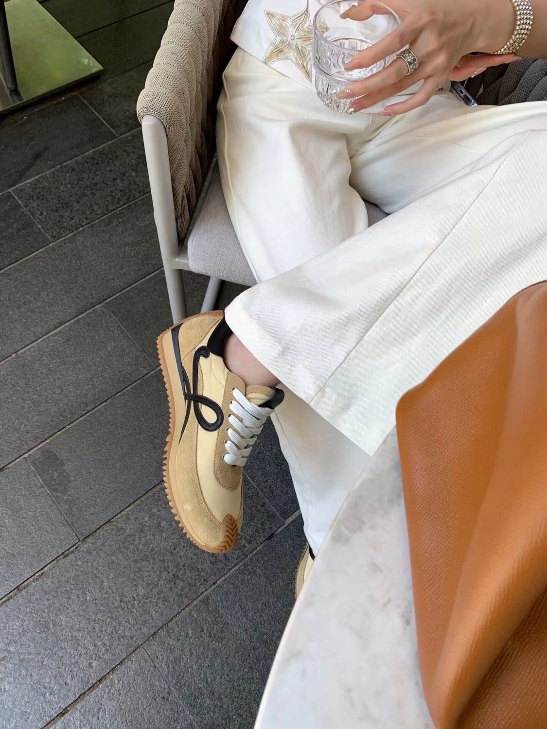 詳細な写真と価格については私に連絡してください