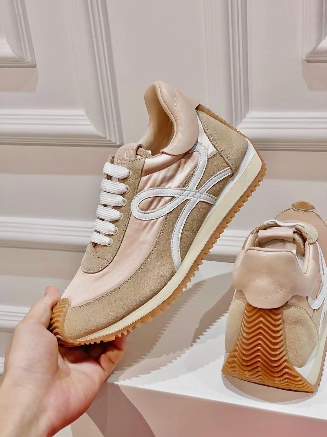 詳細な写真と価格については私に連絡してください